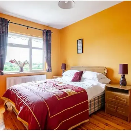 Homestay Close To Lough Rynn Castle